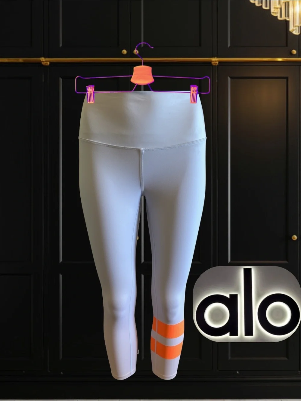Unique ALO Yoga High-Waist Airbrush Capri in the colorway 